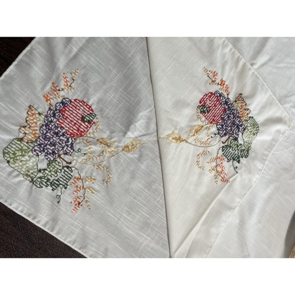VTG Tablecloth & Napkins Fall Harvest Pumpkins Fruit Mushrooms Hand Embroidered - Picture 8 of 12